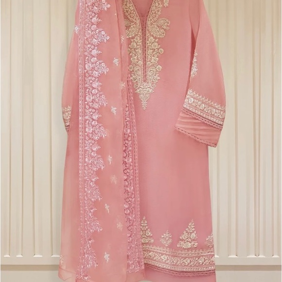 SOLD Brand new agha noor small 3 pc outfit - Picture 2 of 2